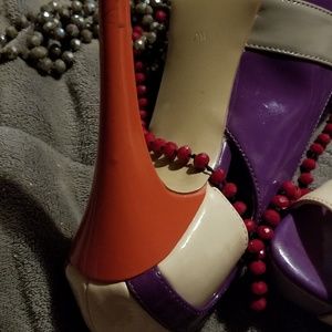 Beautiful Guess Heels size 9